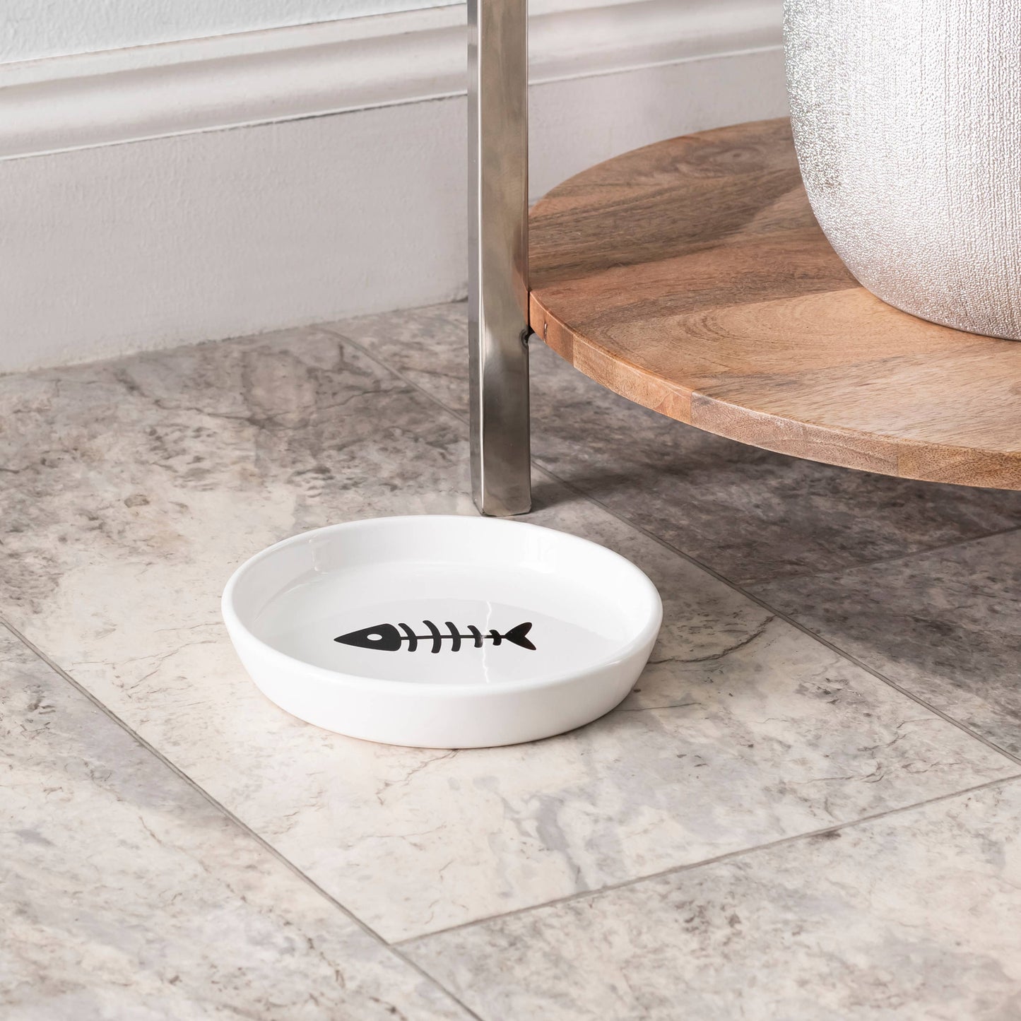 Oscar Classic Round Cat Dish: White