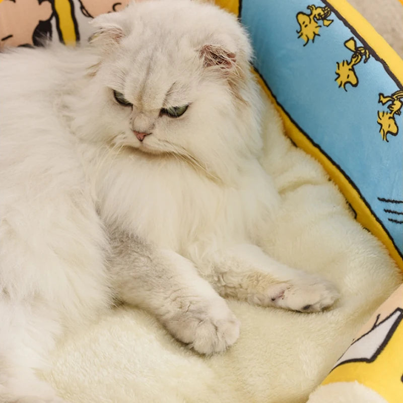 Peanuts Bus cat or small dog Nest